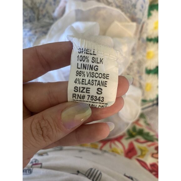 ⭐ 3/$15 Via Signoria Made in Italy Small 100% Silk White Floral Tank Top - Picture 8 of 8